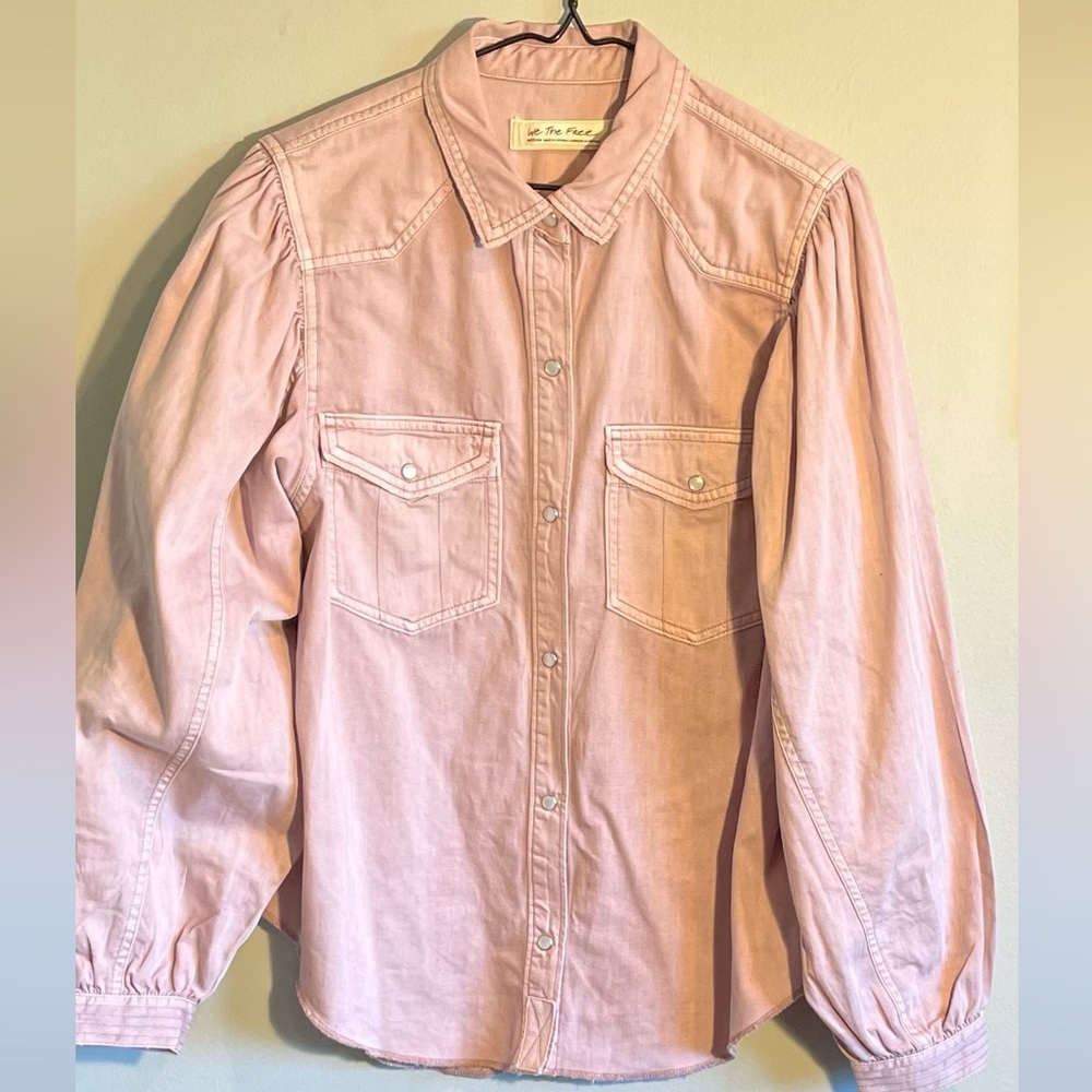 Free People We The Free Western Pearl Snap Buttons Pink Denim Top Size Medium